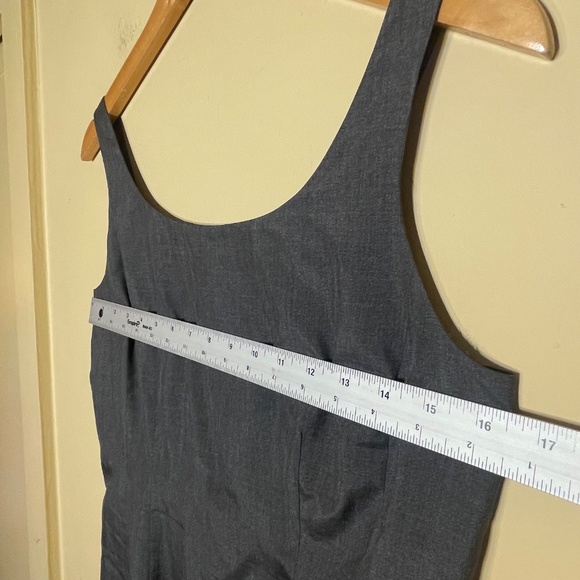 Elegant Black Sleeveless Dress - Picture 8 of 8